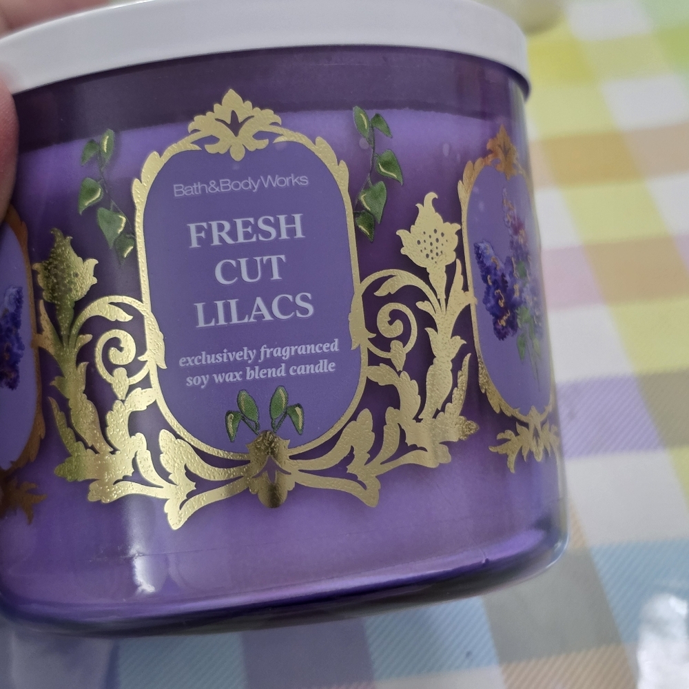 Bath & Body Works Fresh Cut Lilacs 3-Wick Scented Candle NEW RARE - Picture 2 of 5